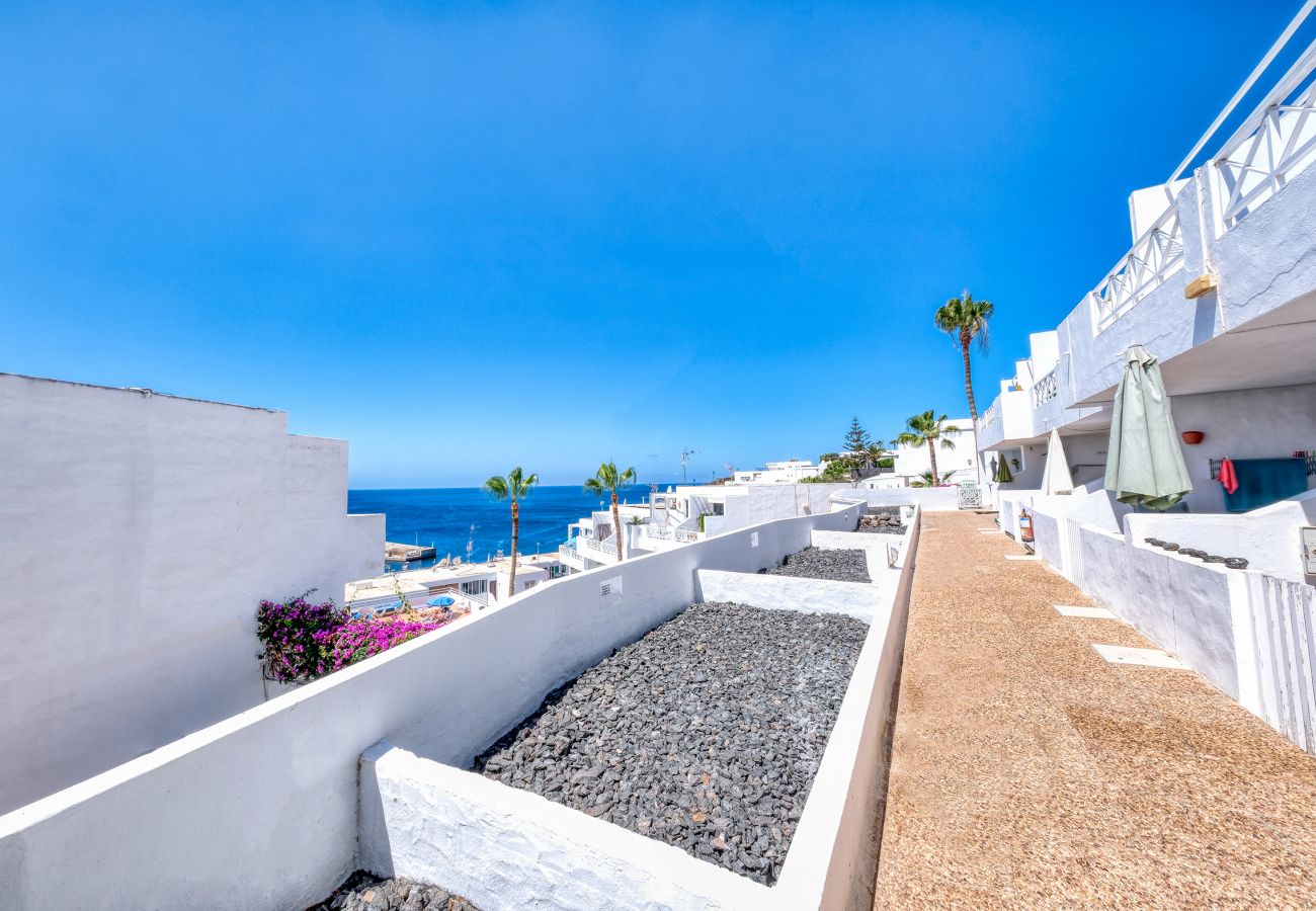 Studio à Puerto del Carmen - Suite Infinity Ocean - vue sur la piscine et la mer