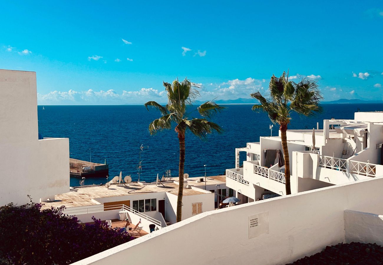 Studio à Puerto del Carmen - Suite Infinity Ocean - vue sur la piscine et la mer