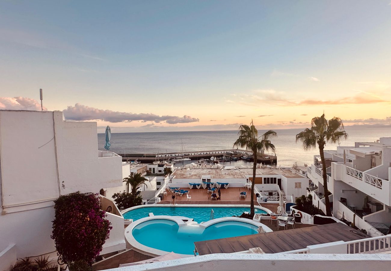 Studio à Puerto del Carmen - Suite Infinity Ocean - vue sur la piscine et la mer