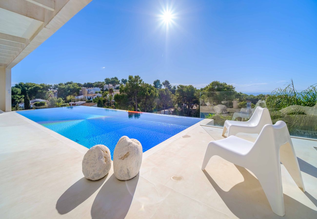 Villa à Javea - Villa Iris Javea, avec Piscine à Débordement et Vue sur la Mer