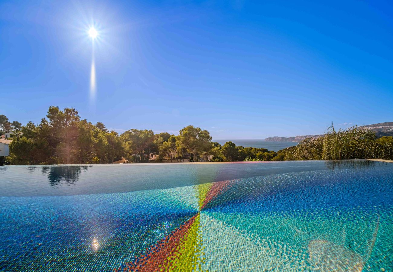 Villa à Javea - Villa Iris Javea, avec Piscine à Débordement et Vue sur la Mer