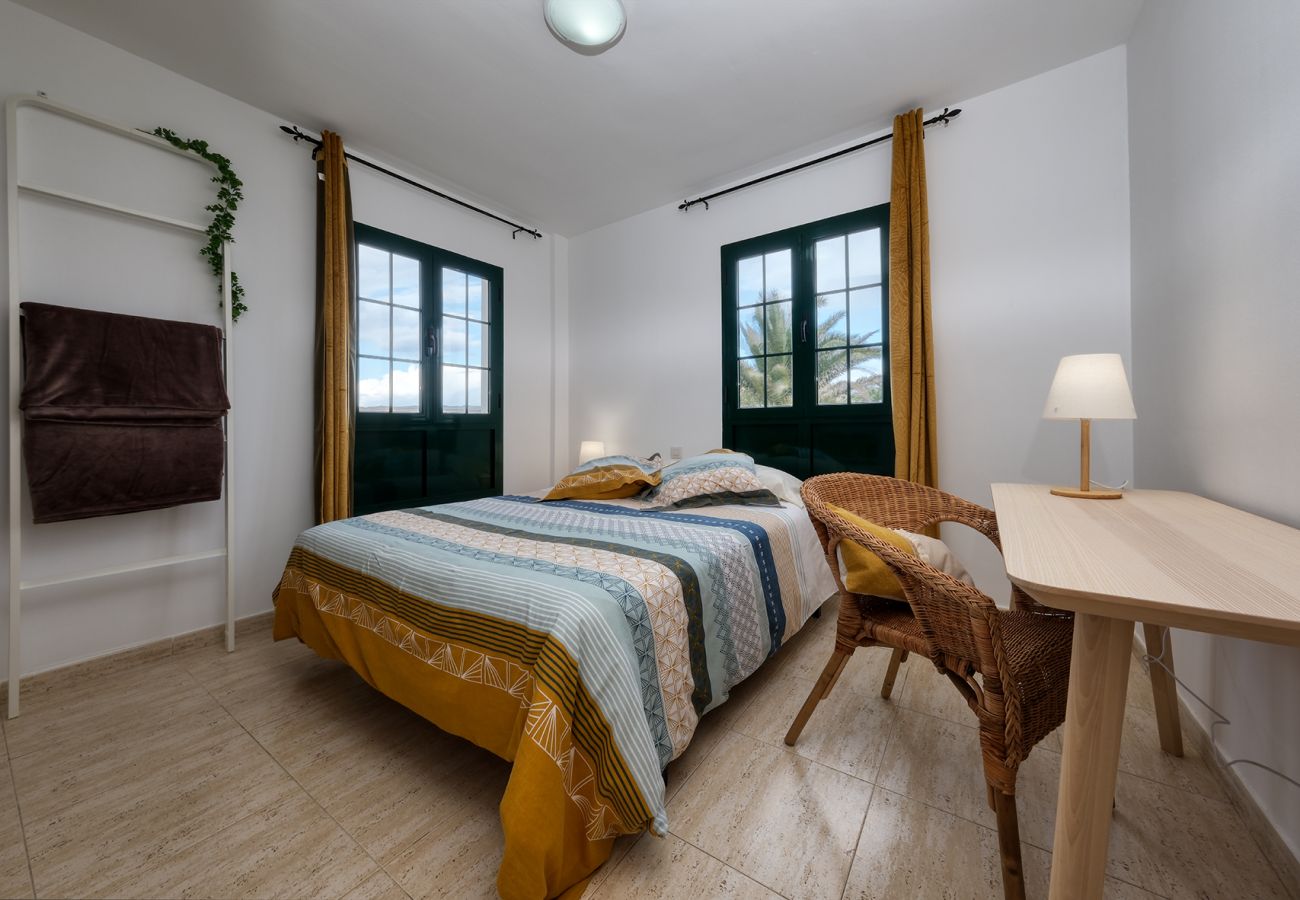 Chambres d'hôtes à Costa Teguise - Chambre avec lit double et salle de bain partagée