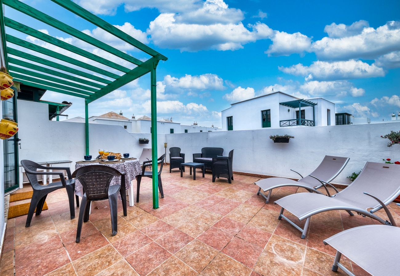 Chambres d'hôtes à Costa Teguise - Chambre avec lit double et salle de bain partagée