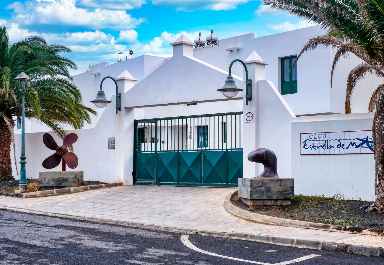 Chambres d'hôtes à Costa Teguise - Chambre avec lit double et salle de bain partagée