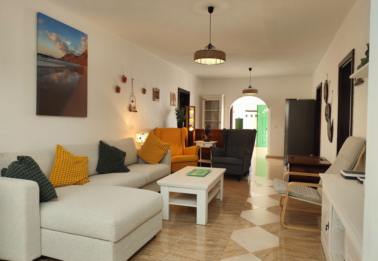 Chambres d'hôtes à Tinajo - Casa NoPasaNada: habitación La Palma con baño privado 